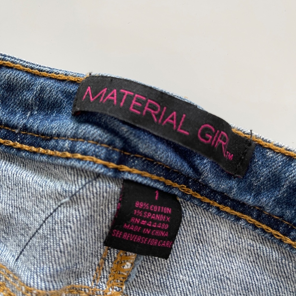 Short with Rhinestone Distressed - Picture 4 of 4